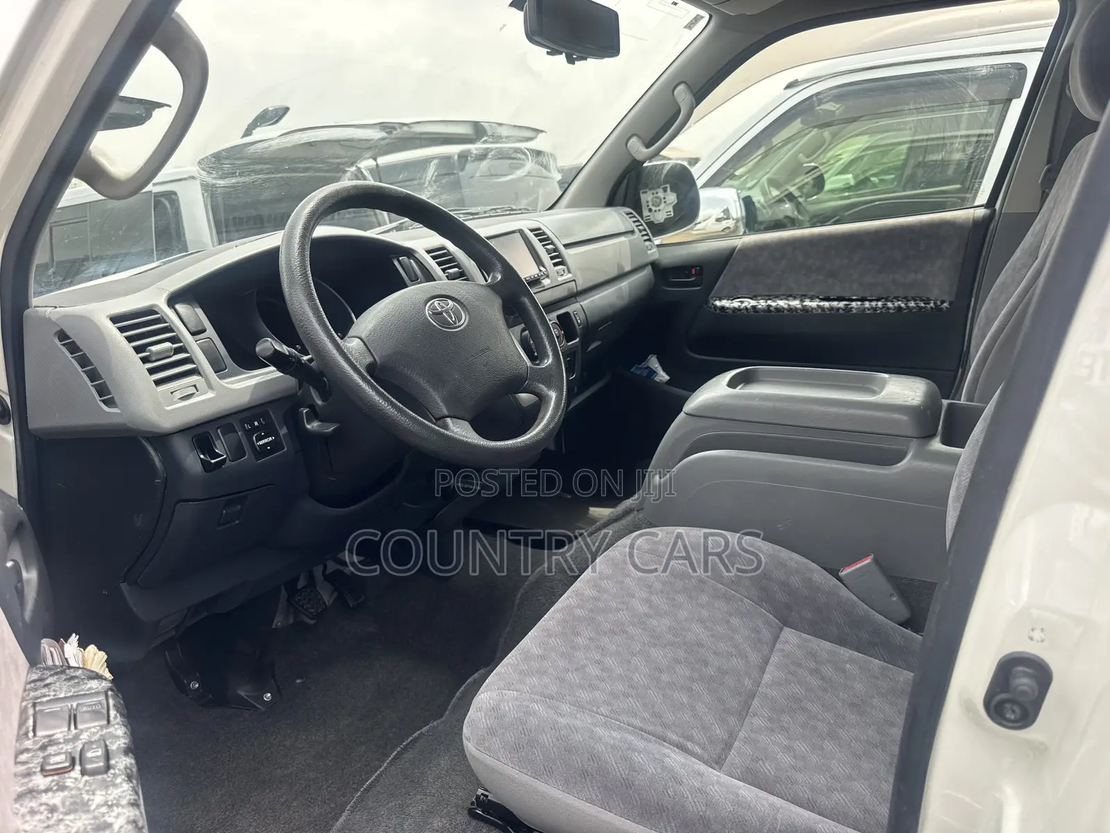 Toyota HiAce 2013 White
