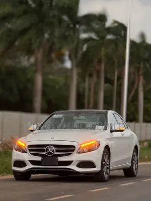 Mercedes-Benz C300 Luxury 4Matic Sedan AWD (2.0L 4cyl 7A) 2016 White