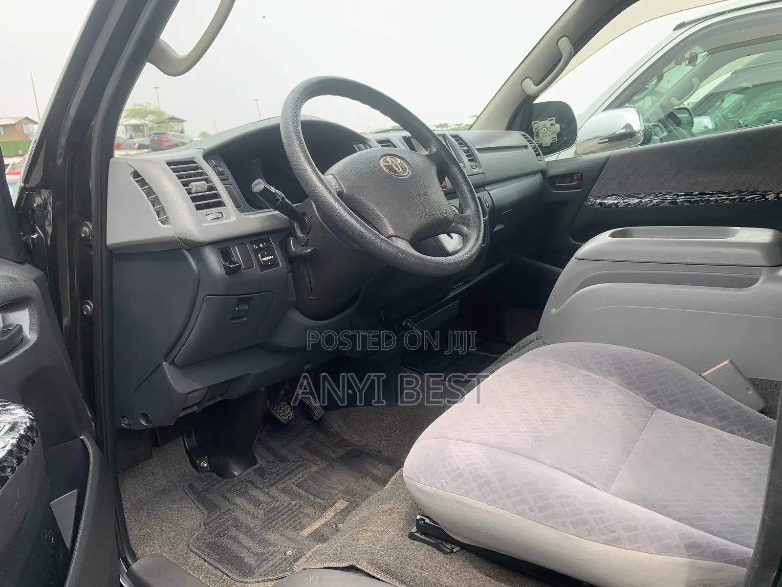 Toyota HiAce 2009 Black