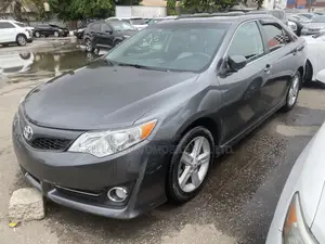 Toyota Camry SE 4dr Sedan (2.5L 4cyl 6A) 2013 Gray
