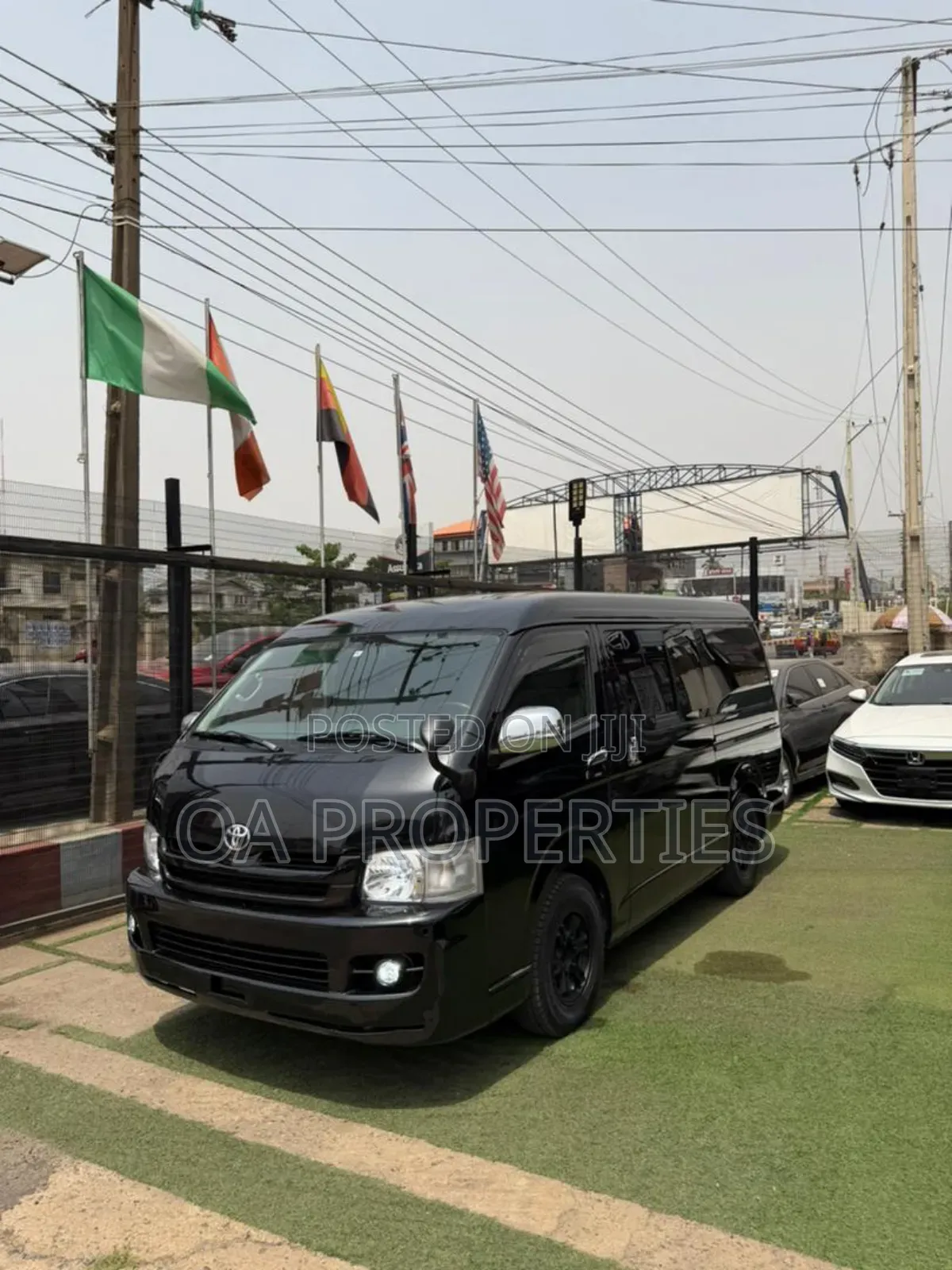 Toyota HiAce 2015 Black