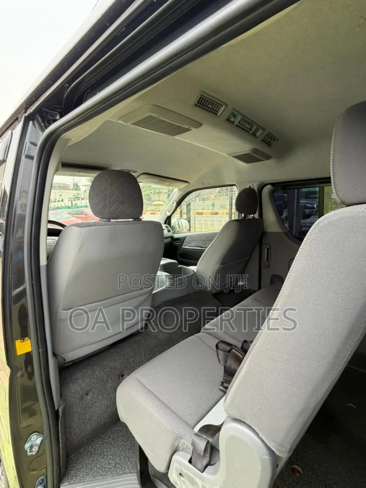 Toyota HiAce 2015 Black