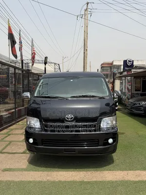 Toyota HiAce 2015 Black
