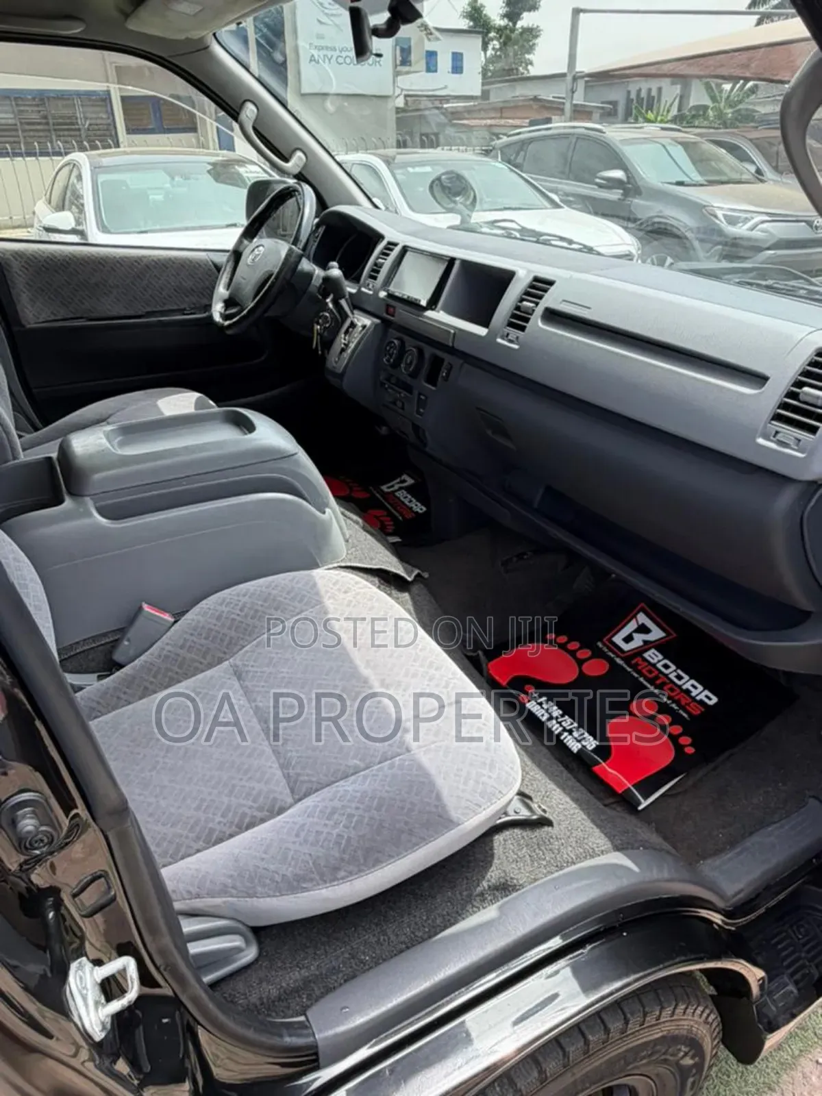 Toyota HiAce 2015 Black