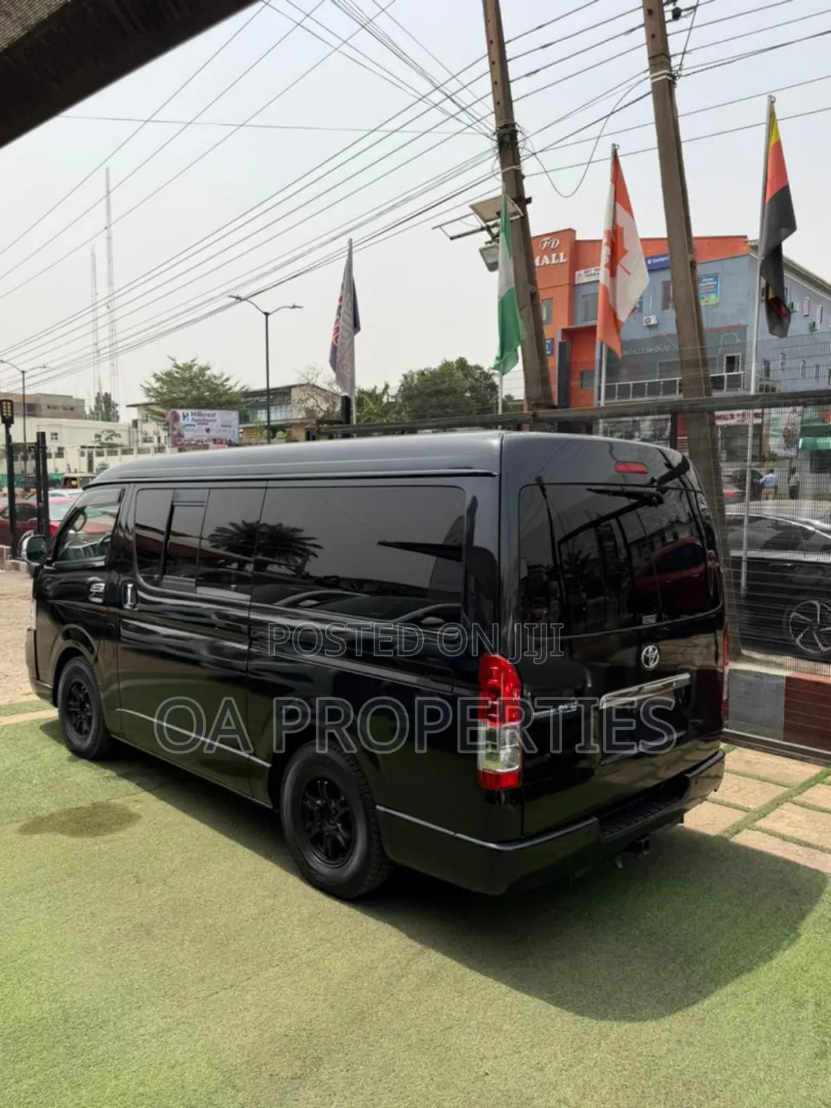 Toyota HiAce 2015 Black