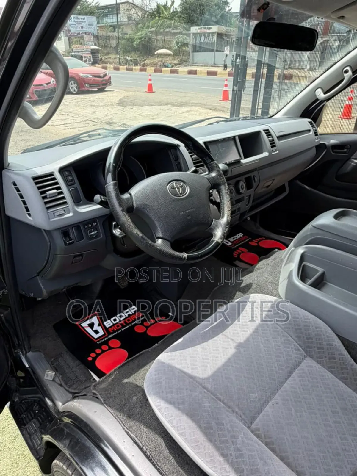 Toyota HiAce 2015 Black