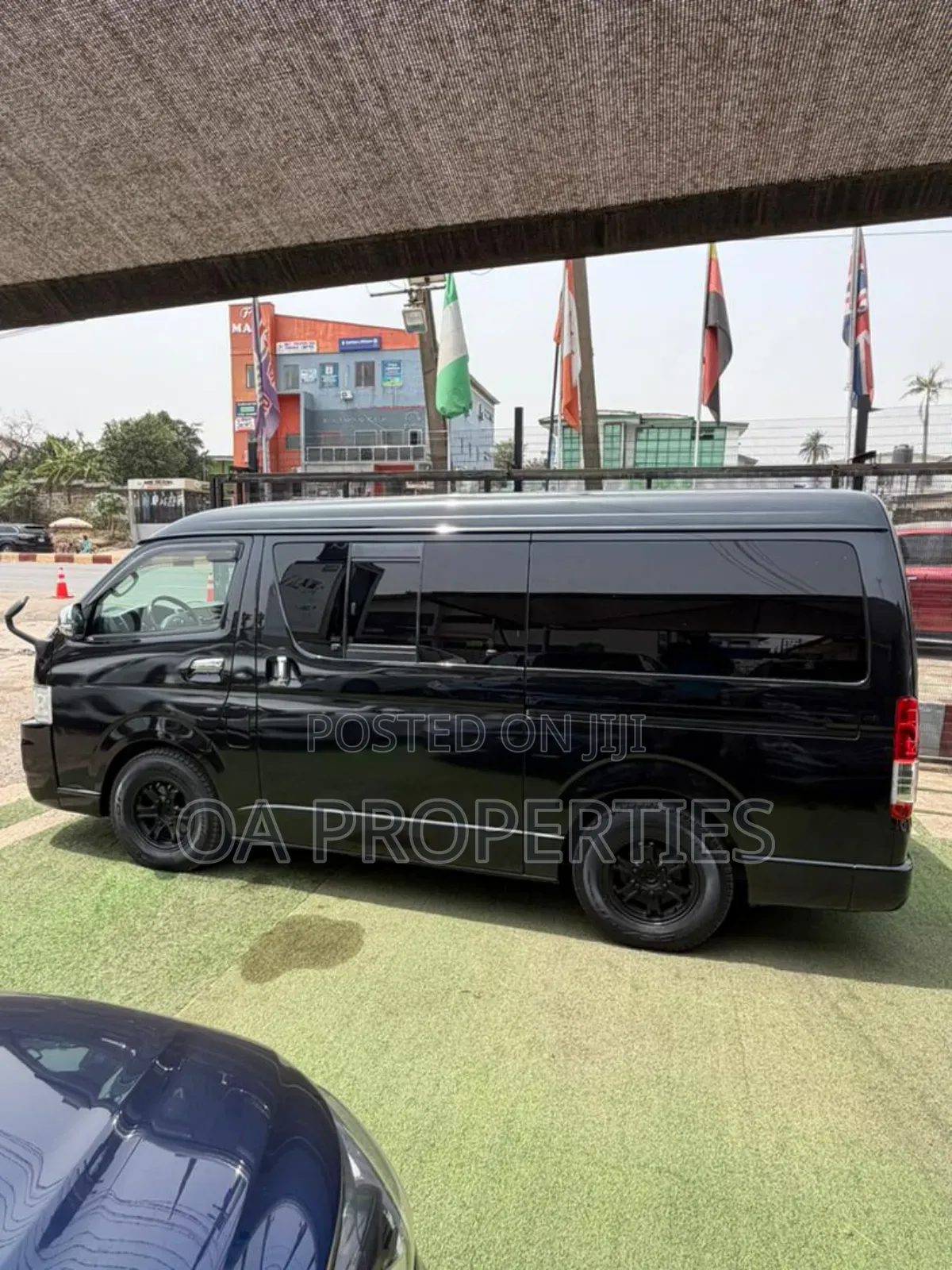 Toyota HiAce 2015 Black