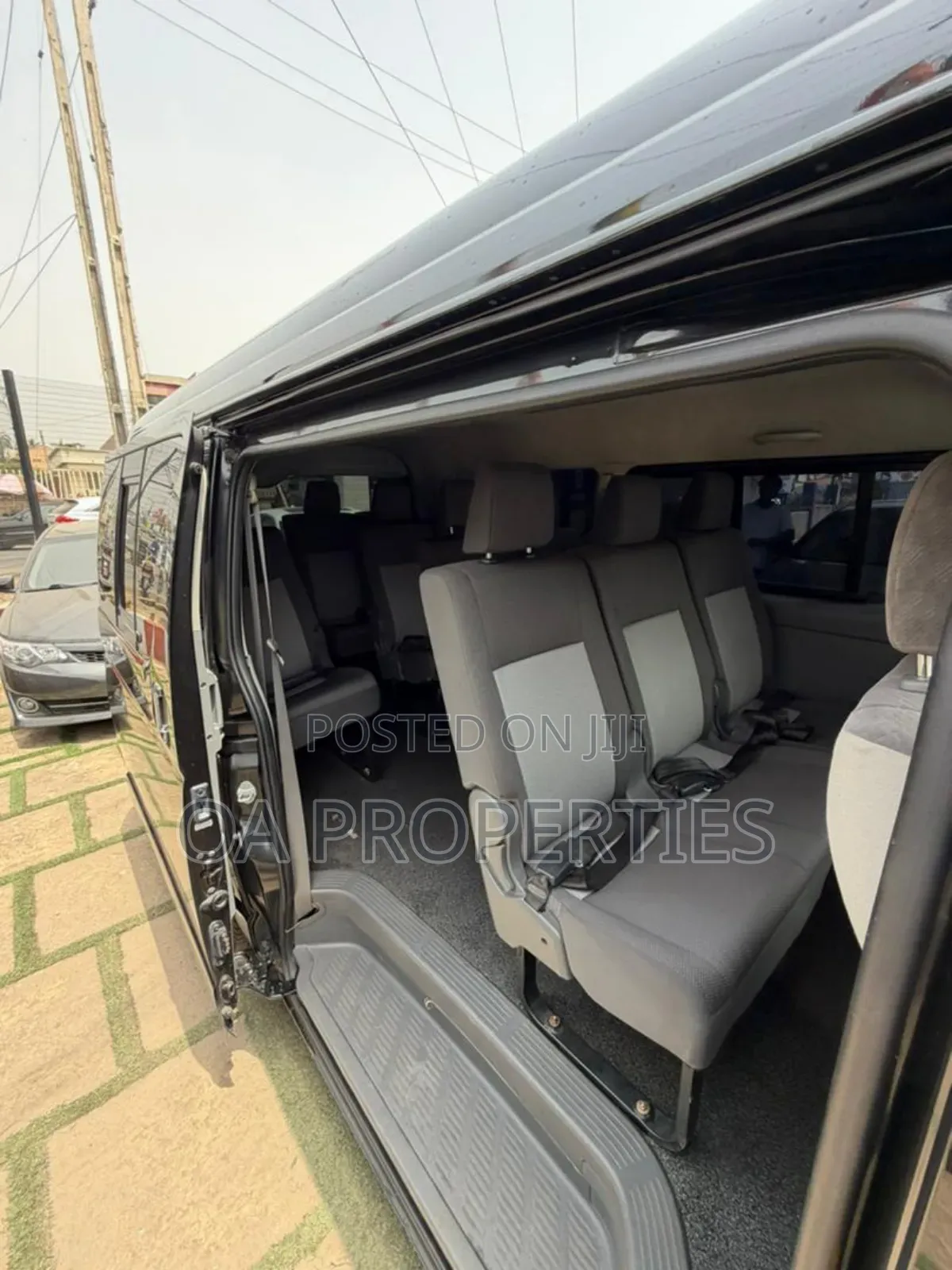 Toyota HiAce 2015 Black