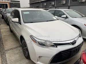 Toyota Avalon XLE Premium FWD Sedan (3.6L 6cyl 6A) 2016 White
