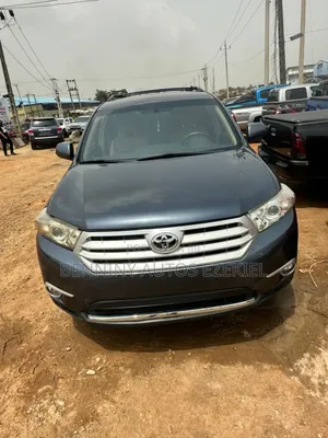 Toyota Highlander SE 2012 Gray