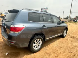 Toyota Highlander SE 2012 Gray