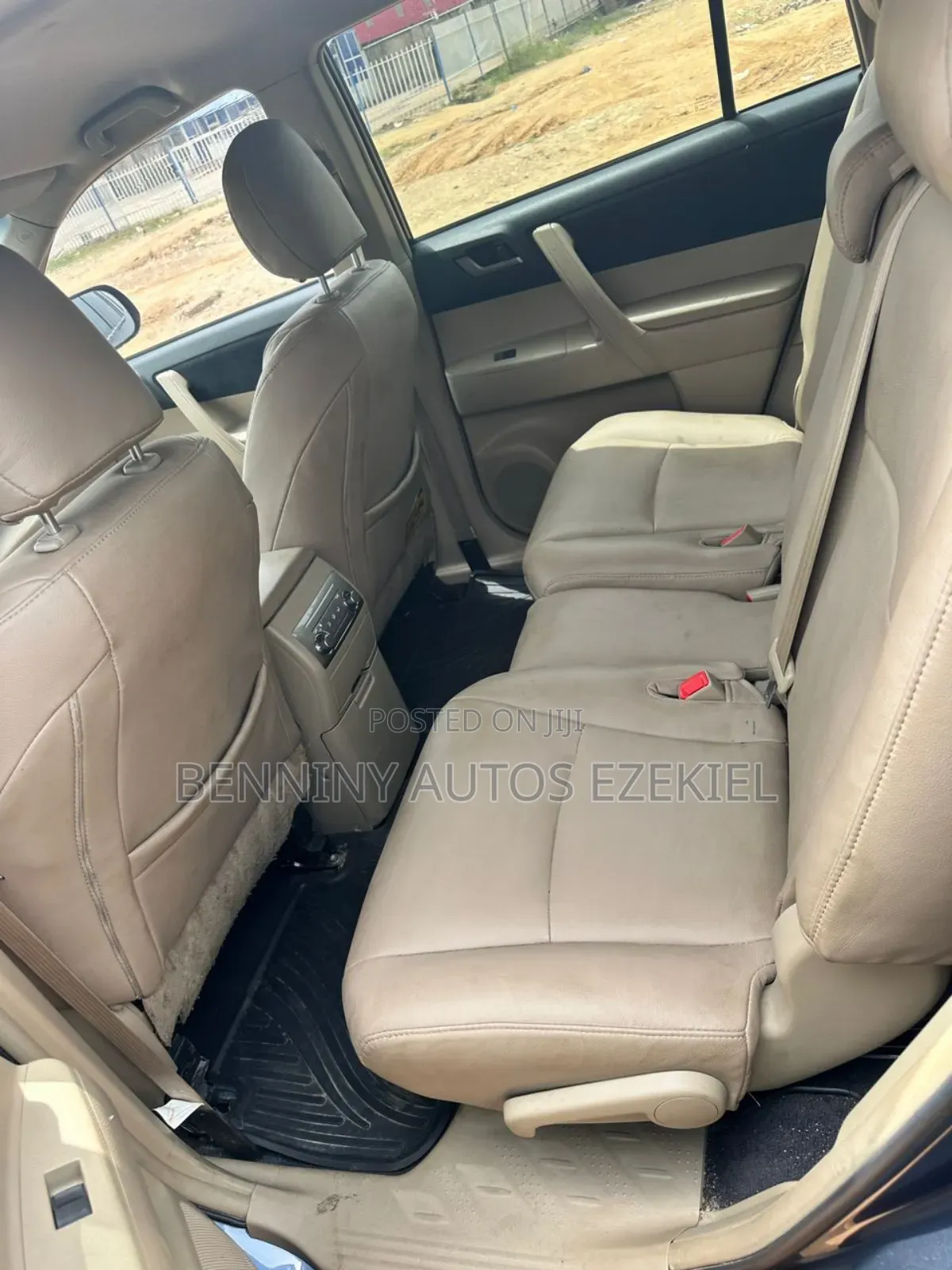 Toyota Highlander SE 2012 Gray