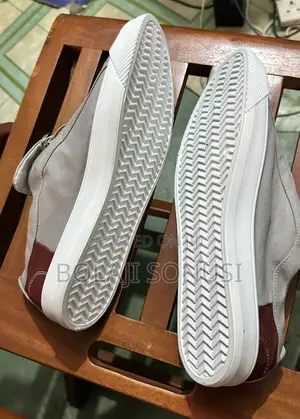 Renbenig 85 Sneakers: Gray