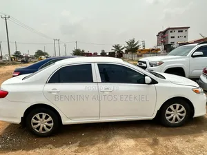 Toyota Corolla LE 4dr Sedan (1.8L 4cyl 4A) 2012 White