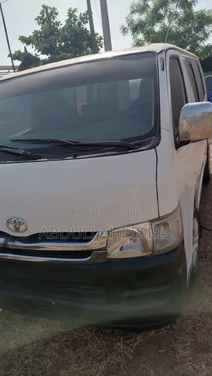 Toyota HiAce 2014 White