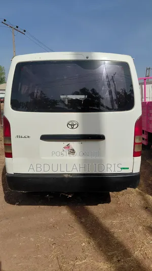 Toyota HiAce 2014 White