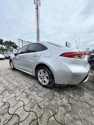 Toyota Corolla XLE 2022 Silver