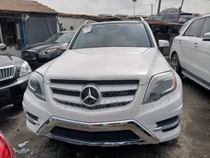 Mercedes-Benz GLK-Class Base GLK 350 4dr AWD 4MATIC (3.5L 6cyl 7A) 2015