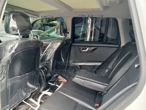 Mercedes-Benz GLK-Class Base GLK 350 4dr AWD 4MATIC (3.5L 6cyl 7A) 2015