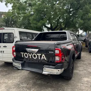 New Toyota Hilux 2025 Black