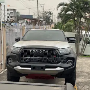 New Toyota Hilux 2025 Black