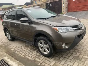Toyota RAV4 XLE 4dr SUV (2.5L 4cyl 6A) 2014 Brown