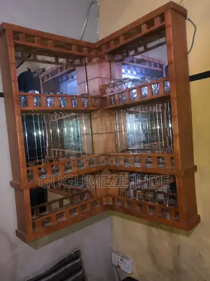 Wine Bar for Both Drinks and Glass Cups