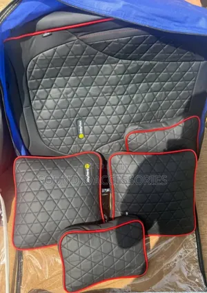 Smilling Face Luxury Universal Leather Seatcover for 5 Seater Suv/Car