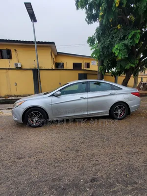 Hyundai Sonata GLS Sedan FWD (2.4L 4cyl 6A) 2012 Silver