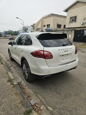 Porsche Cayenne 2012 White