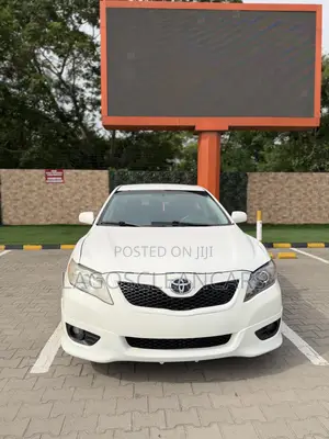 Toyota Camry SE 4dr Sedan (2.5L 4cyl 6AM) 2010 White