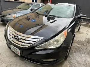 Hyundai Sonata Limited 2.0T Sedan (2.0L 4cyl 6A) 2013 Black