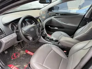 Hyundai Sonata Limited 2.0T Sedan (2.0L 4cyl 6A) 2013 Black