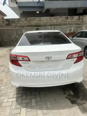 Toyota Camry LE 4dr Sedan (2.5L 4cyl 6A) 2013 White