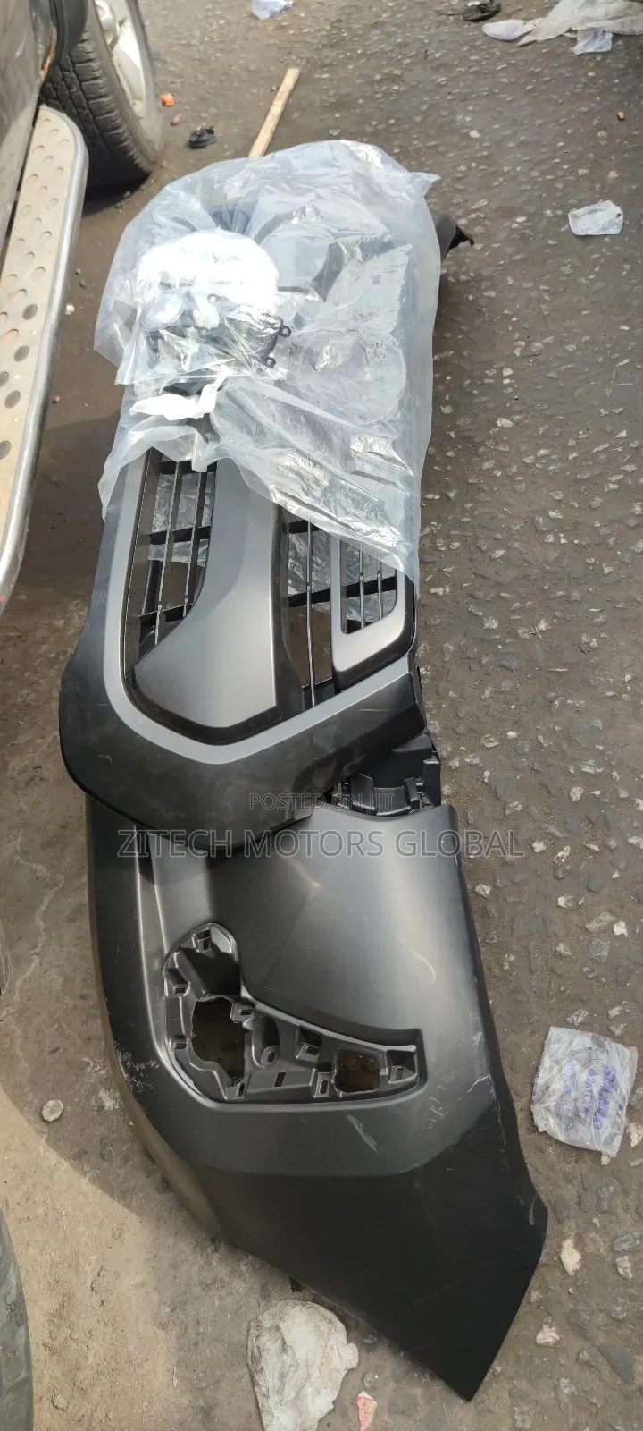Complete Front Bumper Hilux 2020