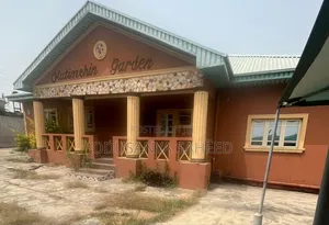 6bdrm Bungalow in Obalaide, Ibeshe for rent