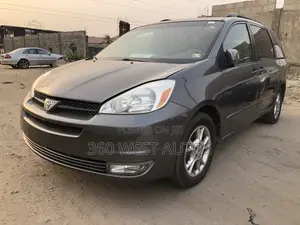 Toyota Sienna XLE FWD (3.3L V6 5A) 2004 Gray