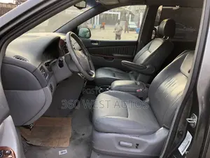 Toyota Sienna XLE FWD (3.3L V6 5A) 2004 Gray
