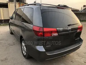 Toyota Sienna XLE FWD (3.3L V6 5A) 2004 Gray