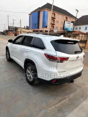 Toyota Highlander XLE 4dr SUV (3.5L 6cyl 6A) 2015 White