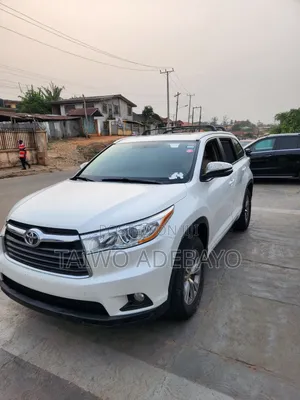 Toyota Highlander XLE 4dr SUV (3.5L 6cyl 6A) 2015 White
