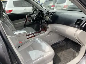 Toyota Highlander 3.5L 4WD 2013 Gray