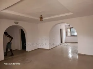 3bdrm Block of Flats in Behind Beeshop, Akala Express for rent