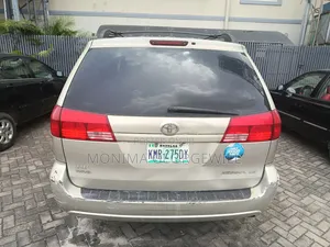 Toyota Sienna LE AWD 2005 Gray