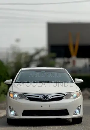 Toyota Camry XLE 4dr Sedan (2.5L 4cyl 6A) 2012 White