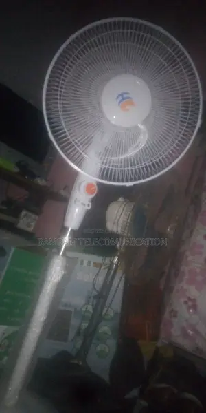 Sola Standing Fan With Bulbs