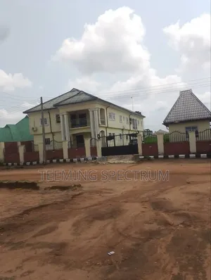 3bdrm Block of Flats in Benin City for sale
