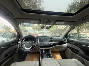 Toyota Highlander Limited 4dr SUV AWD (3.5L 6cyl 6A) 2015 Gray
