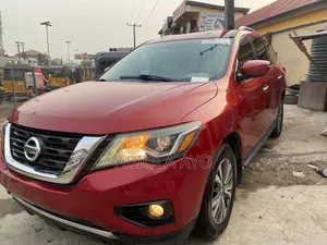 Nissan Pathfinder 2017 Red