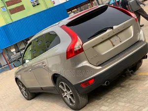 Volvo XC60 2012 Gold
